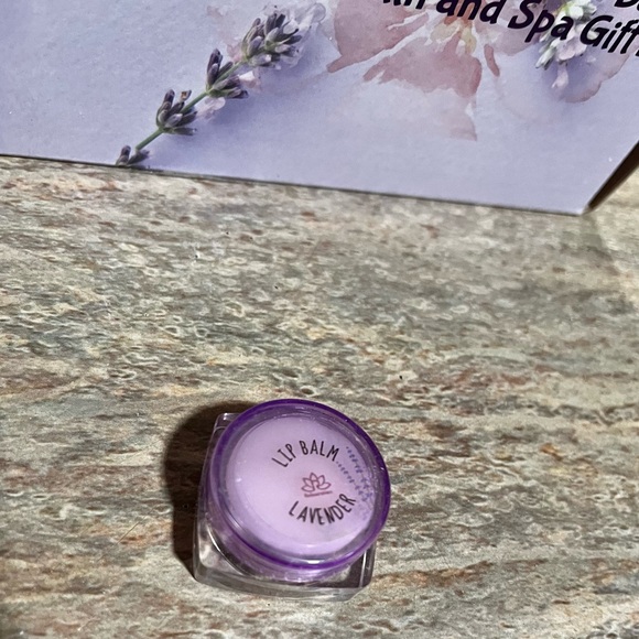 New Relaxcation Luxury Lavender bath and spa gift set - Picture 6 of 16